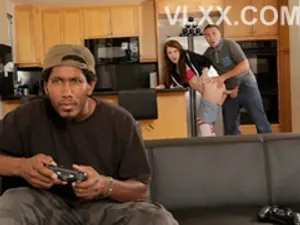 Dí buồi ngập mồm em thư ký khi bố đi vắng