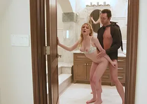 Cậu nhân viên cặc to được nữ chủ tịch gạ địt